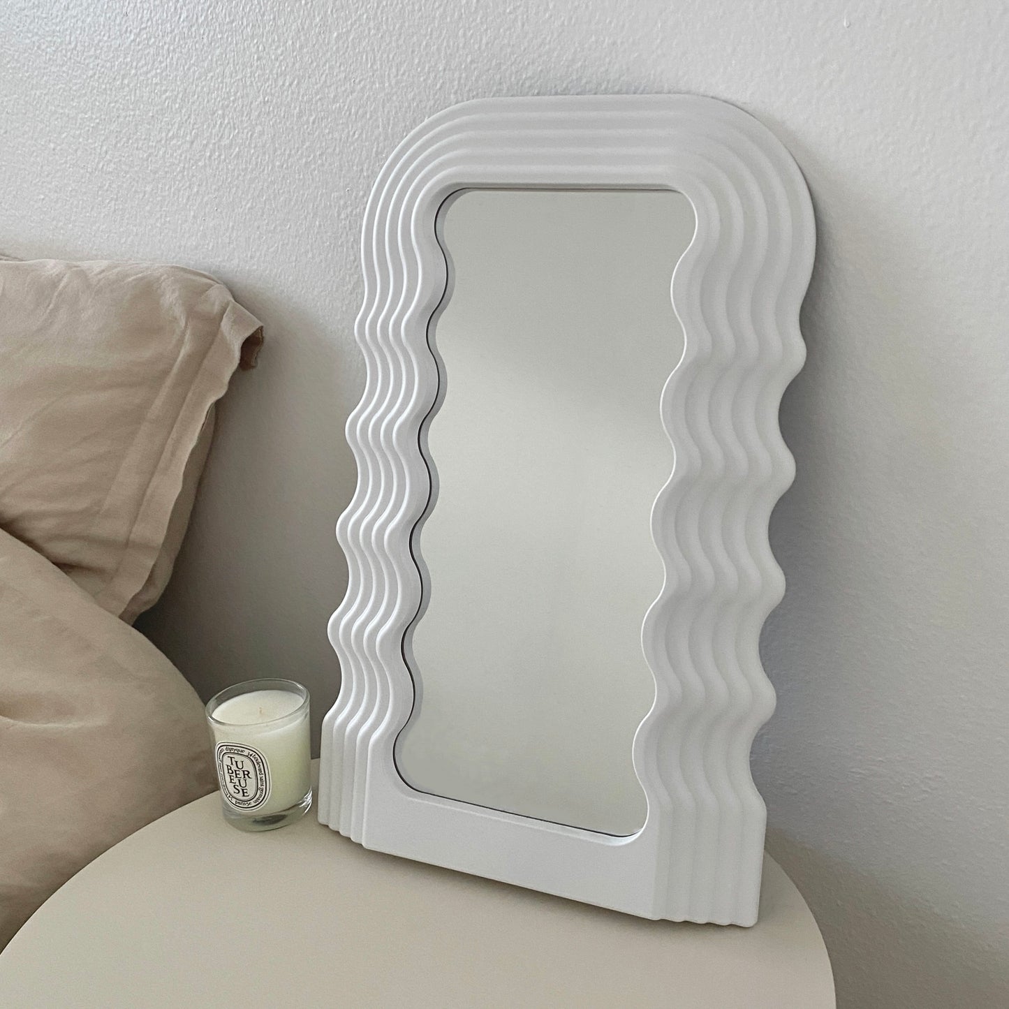 Nordic Mini Wave Mirror (White/Pink)