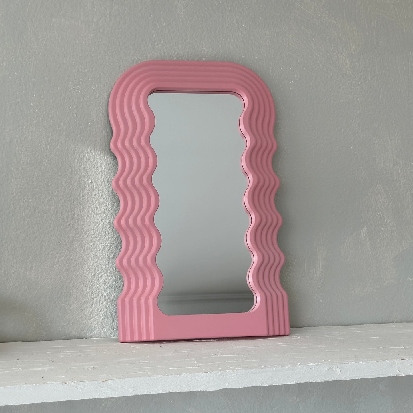 Nordic Mini Wave Mirror (White/Pink)