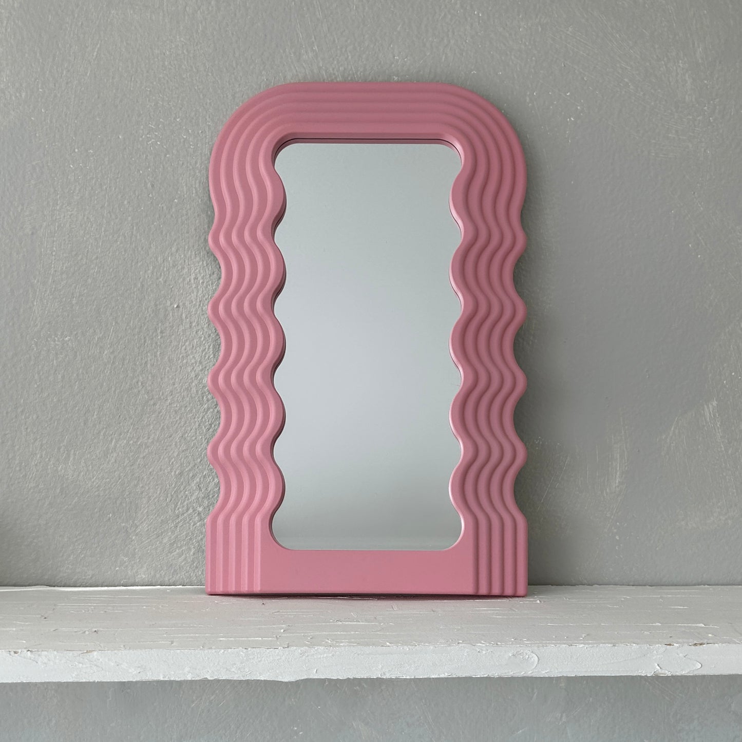 Nordic Mini Wave Mirror (White/Pink)